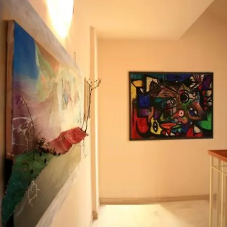 Crystal Palace Hotell 3*