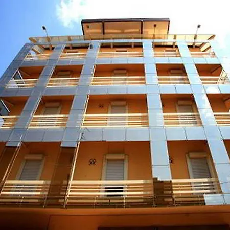 Crystal Palace Hotell 3*